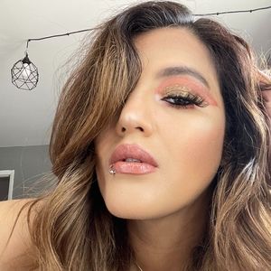 Meet your Posher, Cynthia